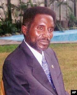 Paulo Lukamba Gato é um dirigente histórico da UNITA que advoga o afastamento de Samakuva, por cessação de mandato.