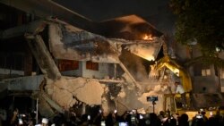 孟加拉抗議者縱火焚燒罷免總理謝赫哈西娜父親的故居