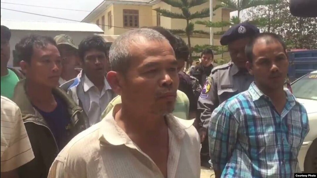ဖမ်းဆီးခံရတဲ့ တောင်သူတွေ 
