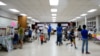 Sekitar 40 anak berpartisipasi dalam Pameran Bisnis Anak-anak Gaithersburg (21/7). (Foto: VOA/Andy Masfar) 
