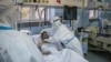 Medicinski radnici brinu se o obolelima od koronavirusa, u Zemunskoj bolnici u Beogradu, 26. novembra 2020. (Foto: Rojters, Marko Đurica)