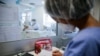 La variante ómicron ha enviado al hospital a más pacientes en Brasil, tal como ha ocurrido en otros lugares de la región, las personas no inmunizadas son las más vulnerables.