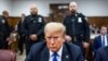 ARCHIVO - El expresidente estadounidense Donald Trump se sienta en el Tribunal Penal de Manhattan en la ciudad de Nueva York, el 30 de mayo de 2024.