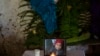 En esta foto del 30 de mayo de 2019, un retrato de Wilmer Josué Ramírez Vásquez, un niño guatemalteco de 2 años que murió bajo custodia estadounidense el 14 de mayo, se encuentra en un altar en la casa de su abuela en el pueblo de Tituque, en el municipio de Olopa.