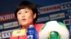 19일 서울월드컵경기장에서 열린 2013 동아시아연맹 축구선수권대회 공식 기자회견에서 북한 여자축구 대표팀 김성희 선수가 취재진의 질문에 답하고 있다.