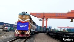 资料照：中国浙江省义乌火车站一列开往波兰的货运火车。（2018年1月24日）