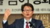 류길재 한국 통일부장관이 28일 한국 광주 조선대학교에서 열린 북한연구학회 하계학술대회에서 기조강연을 하고 있다.