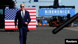 ARCHIVO - El presidente estadounidense Joe Biden en el terminal Tioga Marine en Filadelfia, el 13 de octubre de 2023.