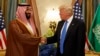 沙特阿拉伯王儲穆罕默德·本·薩勒曼（Mohammed bin Salman）在利雅德會晤到訪的美國總統特朗普。 （2017年5月20日）