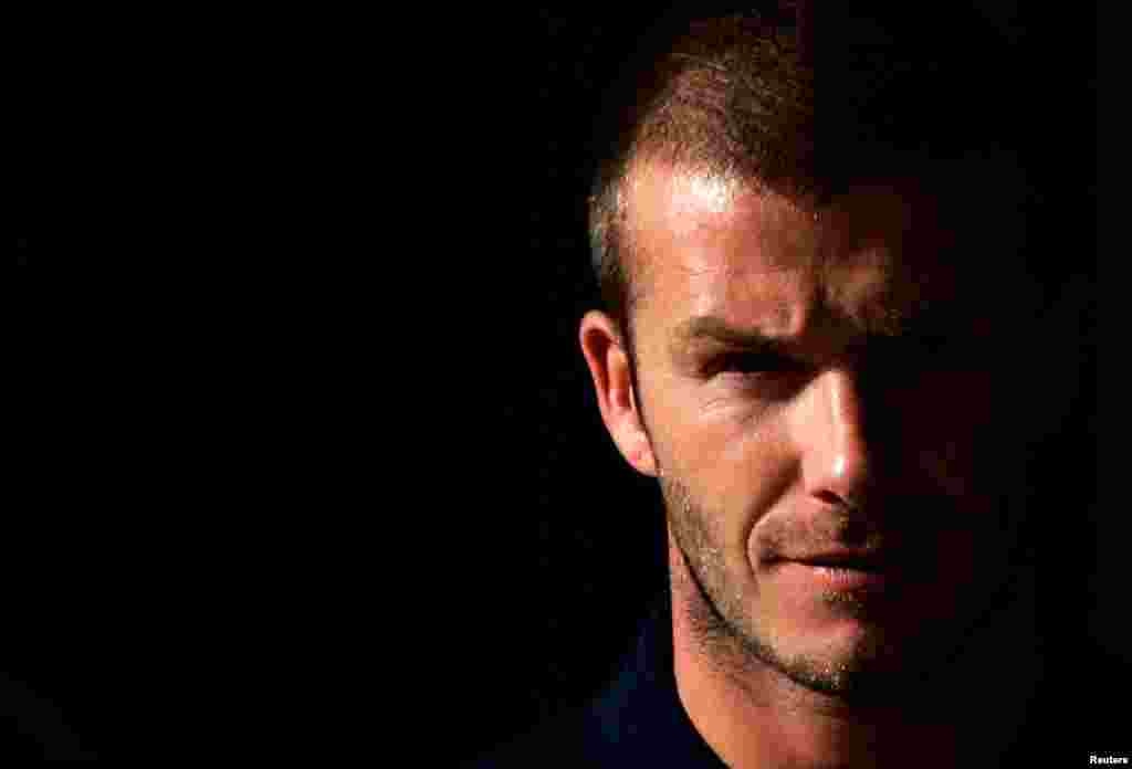 David Beckham arrives at a news conference in Sydney, November 25, 2007. He announced his retirement from football May 16, 2013.