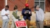 Para pemilih antre di sebuah tempat pemungutan suara di Charlotte, North Carolina, 3 November 2020. (Foto: Sam Wolfe/Reuters)