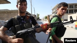 Şervanên YPG li taxa Şêx Maqsud ya Helebê