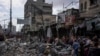 Palestinezët inspektojnë dëmet pas sulmit izraelit në Rafah, Rripi i Gazës, më 4 mars, 2024/AP