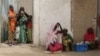 Quelques femmes dans la région de Kolofata, Cameroun, 16 mars 2016.