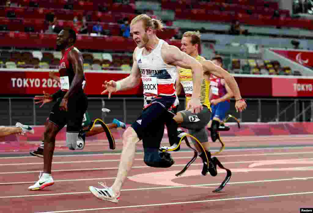 Jonnie Peacock of Britain, right, competes in the men's 100m athletics final during the Tokyo 2020 Paralympic Games at the Olympic Stadium in Tokyo, Japan.
