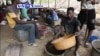 VOA60 DUNIYA: Yawan Neman Zinari Da Ake Yi A Kasuwanni Ya Fara Yin Illa Ga Muhallin Yankunan Afirka