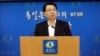 개성공단 사태 해결을 위해 6차례에 걸쳐 진행된 남북 당국간 실무회담이 끝내 결렬된 가운데, 김형석 한국 통일부 대변인이 26일 서울 정부청사 합동브리핑실에서 정례 브리핑을 하고 있다. 