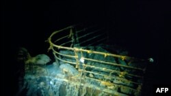 Slika snimljena tokom istorijskog ronjenja 1986. godine, zahvaljujući WHOI-u (Okeanografska institucija Woods Hole) i objavljena 15. februara 2023. prikazuje pramac Titanika.