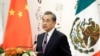 中国外长王毅与墨西哥外长埃布拉德在北京钓鱼台国宾馆举行的联合记者会上讲话。（2019年7月2日）