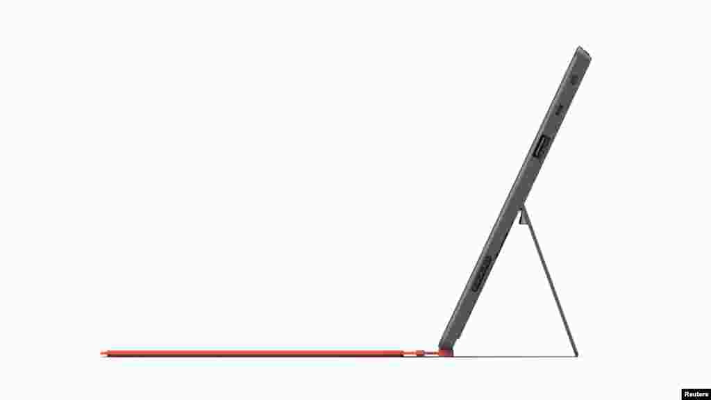 "Surface" incluye la posibilidad de incorporar un teclado en tres colores brillantes, y tiene una salida USB.