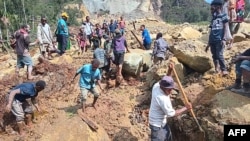 联合国国际移民组织（IOM）表示，巴布亚新几内亚北部偏远村落发生的大规模山体滑坡事恐至少造成670人死亡、150栋房屋遭埋。（法新社）