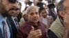 شہباز شریف نے اس ممکنہ اقدام کو میڈیکل بورڈ کی سفارشات کی خلاف ورزی قرار دیا ہے۔ (فائل فوٹو)