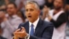 Igor Kokoškov u prvoj zvaničnoj utakmici kao trener Finiks Sansa, protiv Dalas Meveriksa (Foto: AP/Matt York)